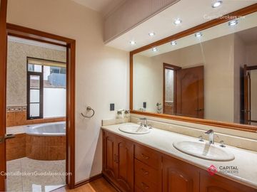Casa deLujo En  venta en Puerta de Hierro Zona andares