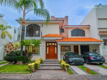 Casa deLujo En  venta en Puerta de Hierro Zona andares