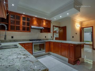 Casa deLujo En  venta en Puerta de Hierro Zona andares