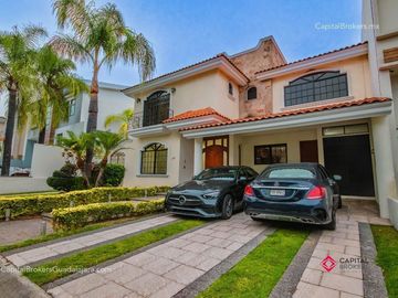 Casa deLujo En  venta en Puerta de Hierro Zona andares