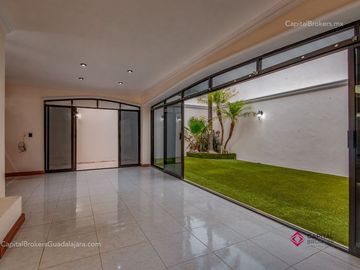 Casa deLujo En  venta en Puerta de Hierro Zona andares