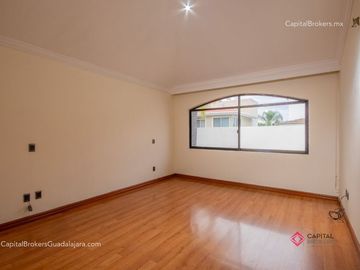 Casa deLujo En  venta en Puerta de Hierro Zona andares