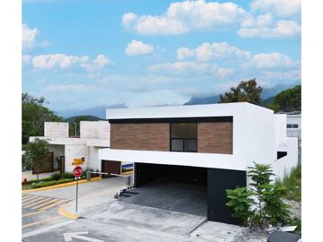 Espectacular Casa en Venta en Esmeraldas Residencial en Monterrey