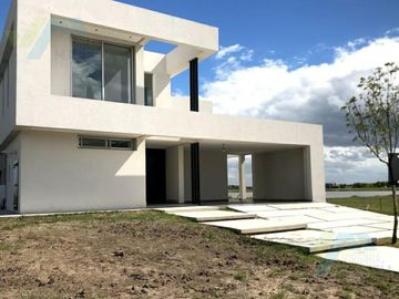 Casa - Puertos del Lago