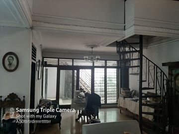 Rumah Lias Kokoh Dekat Jalan Raya Di Rawa Belong