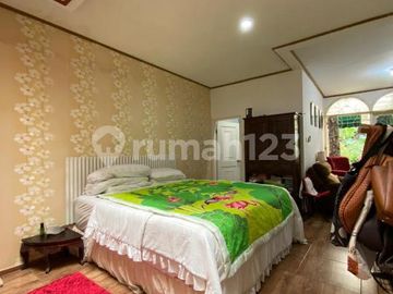 Rumah Asri Terawat Bangunan 1 Lantai di Cirendeu