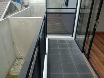 Rumah baru 2 Lantai pondok gede bekasi