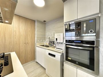 Departamento en venta 3 dorm. + Azotea. Lo Barnechea