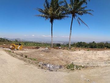 MEMANGNYA RUMAH VIEW KOTA ITU CUMA YANG HARGA MILIARAN ?