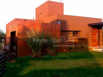 APTO CRÉDITO | Casa de 3 Dormitorios en Venta – Barrio Privado Villa Catalina, Rio Ceballos