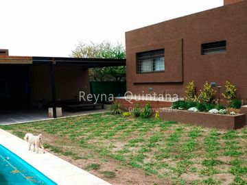 APTO CRÉDITO | Casa de 3 Dormitorios en Venta – Barrio Privado Villa Catalina, Rio Ceballos