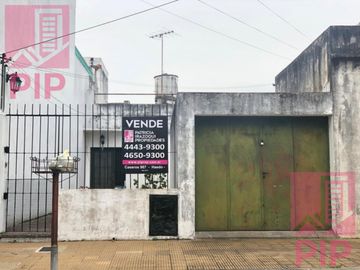 Casa  en Venta Haedo / Moron (B110 438)