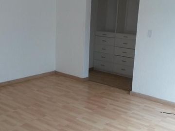 Se Vende Residencia en Villas del Mesón, UNA PLANTA, Terreno 1,000 m2, Única.