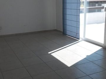 Se Vende Residencia en Villas del Mesón, UNA PLANTA, Terreno 1,000 m2, Única.