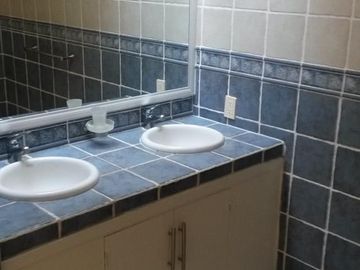 Se Vende Residencia en Villas del Mesón, UNA PLANTA, Terreno 1,000 m2, Única.