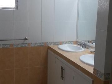 Se Vende Residencia en Villas del Mesón, UNA PLANTA, Terreno 1,000 m2, Única.