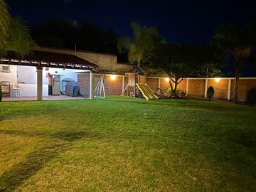 Se Vende Residencia en Villas del Mesón, UNA PLANTA, Terreno 1,000 m2, Única.