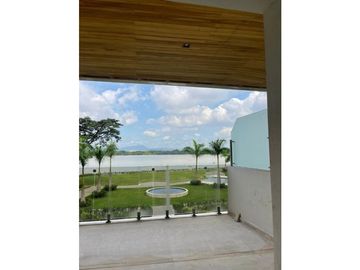SAMBORONDON VENDO departamento con vista al río