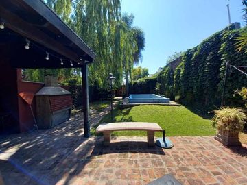 Casa en venta en Villa Luzuriaga