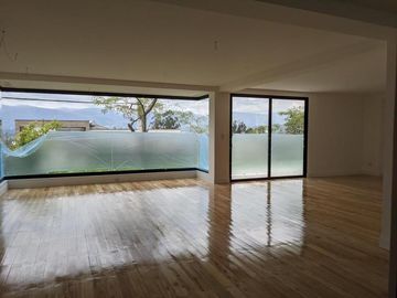 Venta espectacular casa 4 dormitorios, piscina, Urbanización exclusiva de Nayón