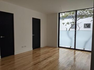 Venta espectacular casa 4 dormitorios, piscina, Urbanización exclusiva de Nayón