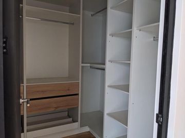 Venta espectacular casa 4 dormitorios, piscina, Urbanización exclusiva de Nayón