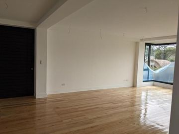 Venta espectacular casa 4 dormitorios, piscina, Urbanización exclusiva de Nayón