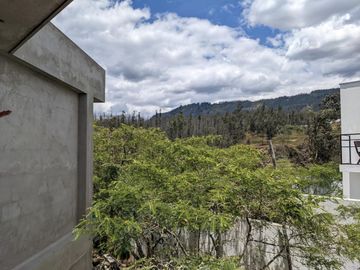 Venta espectacular casa 4 dormitorios, piscina, Urbanización exclusiva de Nayón