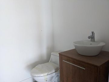 Venta espectacular casa 4 dormitorios, piscina, Urbanización exclusiva de Nayón