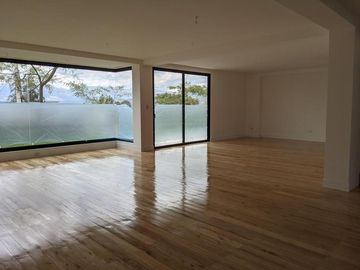 Venta espectacular casa 4 dormitorios, piscina, Urbanización exclusiva de Nayón