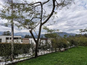 Venta espectacular casa 4 dormitorios, piscina, Urbanización exclusiva de Nayón