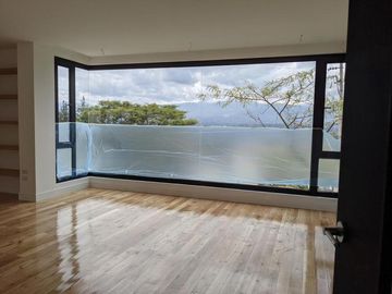 Venta espectacular casa 4 dormitorios, piscina, Urbanización exclusiva de Nayón