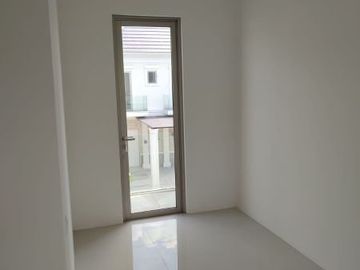 Dijual Rumah Siap Huni 2 Lantai Di Greenland Surabaya Barat KT