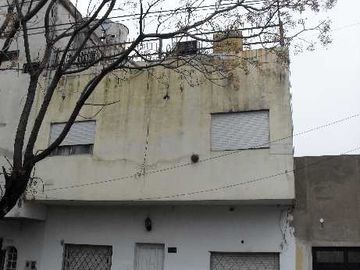Departamento Tipo Casa en venta en Lanus Este