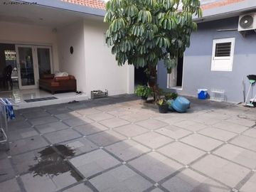 Rumah Jl Komering Pusat kota, Strategis