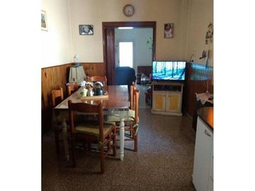 Casa 3 amb. con galpon amplio