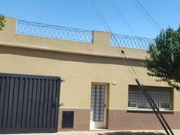 Casa 3 amb. con galpon amplio