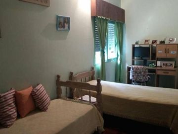Casa 3 amb. con galpon amplio