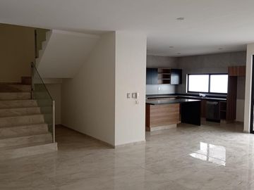 CASA EN LOMAS DE CHAPULTEPEC SLP