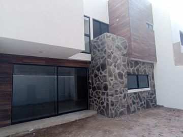 CASA EN LOMAS DE CHAPULTEPEC SLP