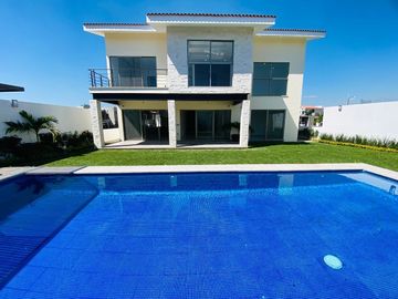 Casa en Fraccionamiento en Paraíso Country Club, Emiliano Zapata, Morelos CAEN-8