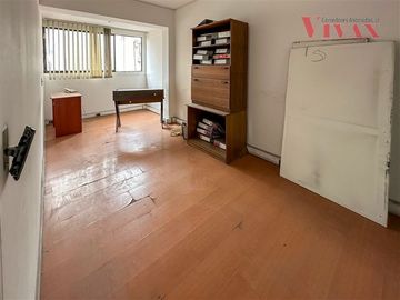 Oficina en Venta en Huerfanos - San Antonio