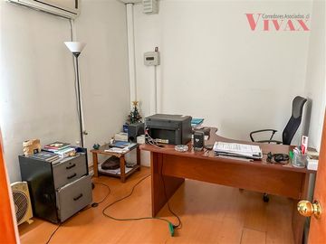Oficina en Venta en Huerfanos - San Antonio