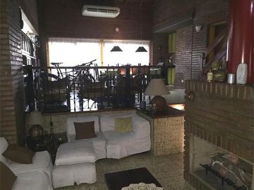 VENTA CHALET 4 AMB 267 M2 JARDIN VALENTIN ALSINA LANUS