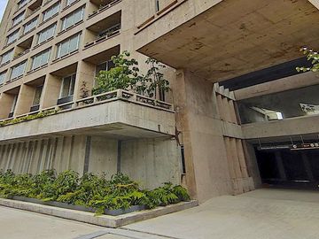 Departamento con terraza y jardin, 4 estacionamientos, alberca con carril de nad