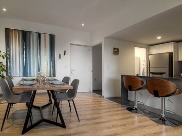 Departamento con terraza y jardin, 4 estacionamientos, alberca con carril de nad