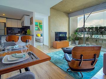 Departamento con terraza y jardin, 4 estacionamientos, alberca con carril de nad