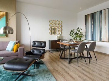 Departamento con terraza y jardin, 4 estacionamientos, alberca con carril de nad