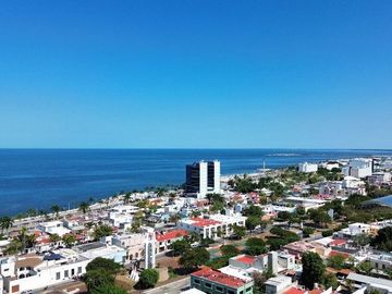 Terreno con fachada Colonial en San Roman