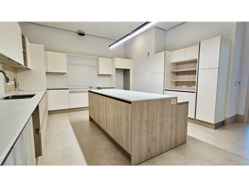 VENTA DE ESPECTACULAR APARTAMENTO EN OCEAN REEF- $3,183,420